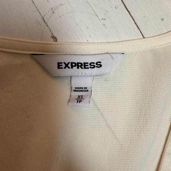 Express Blouse Shirt Size XS Twist Front Long Sleeve Ivory Off White Top - Picture 9 of 10
